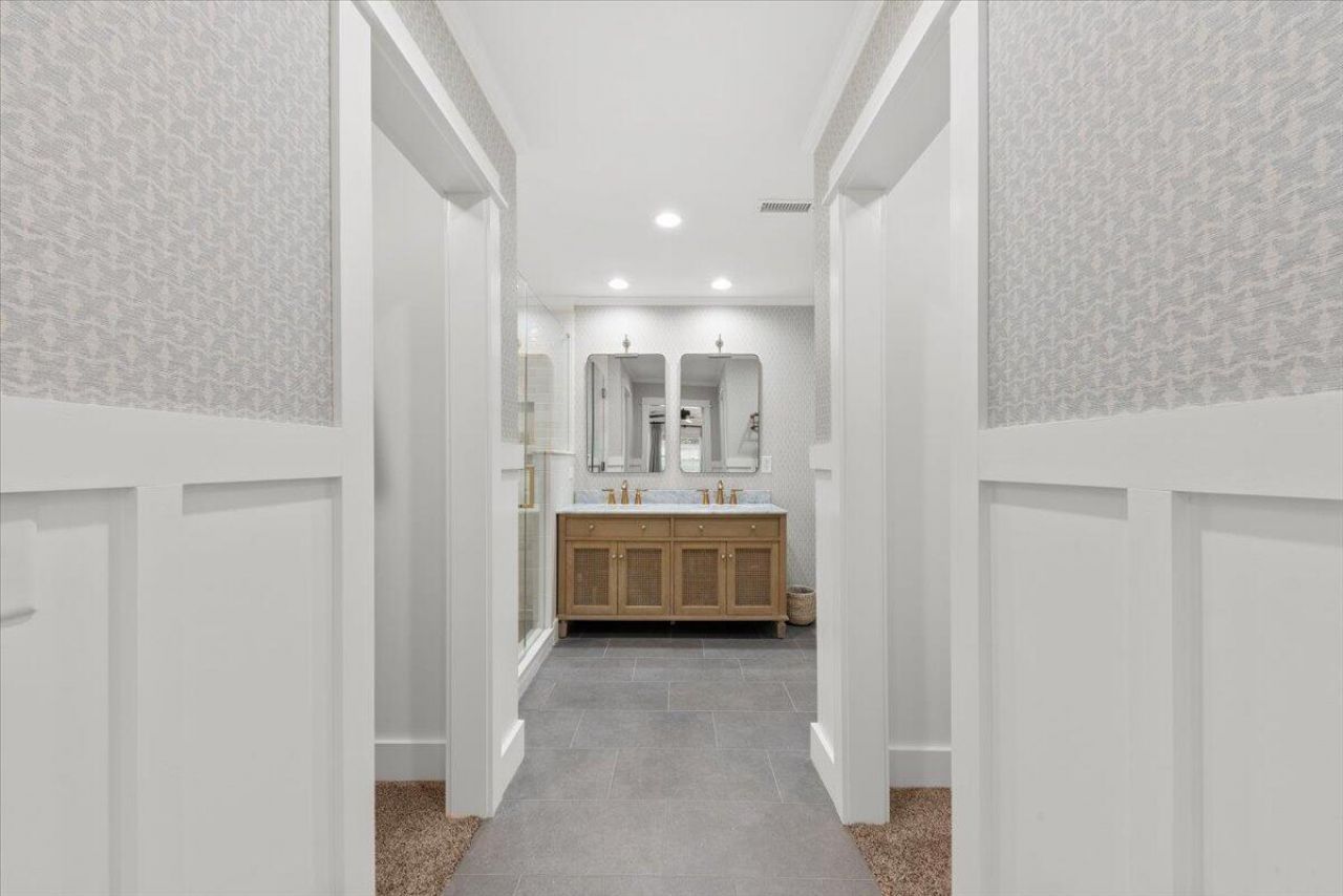 206 Freeman Street Photo 14