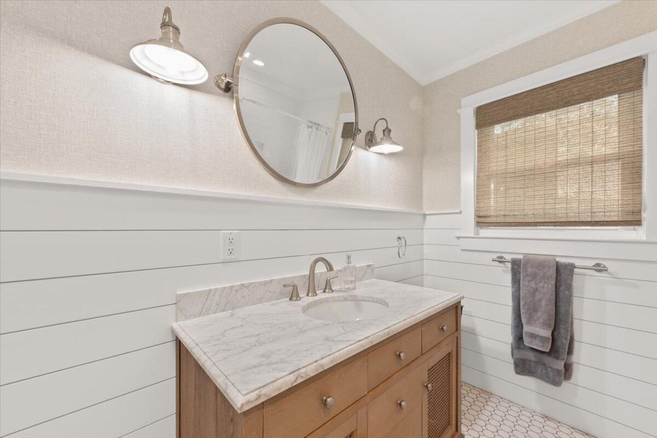 206 Freeman Street Photo 19