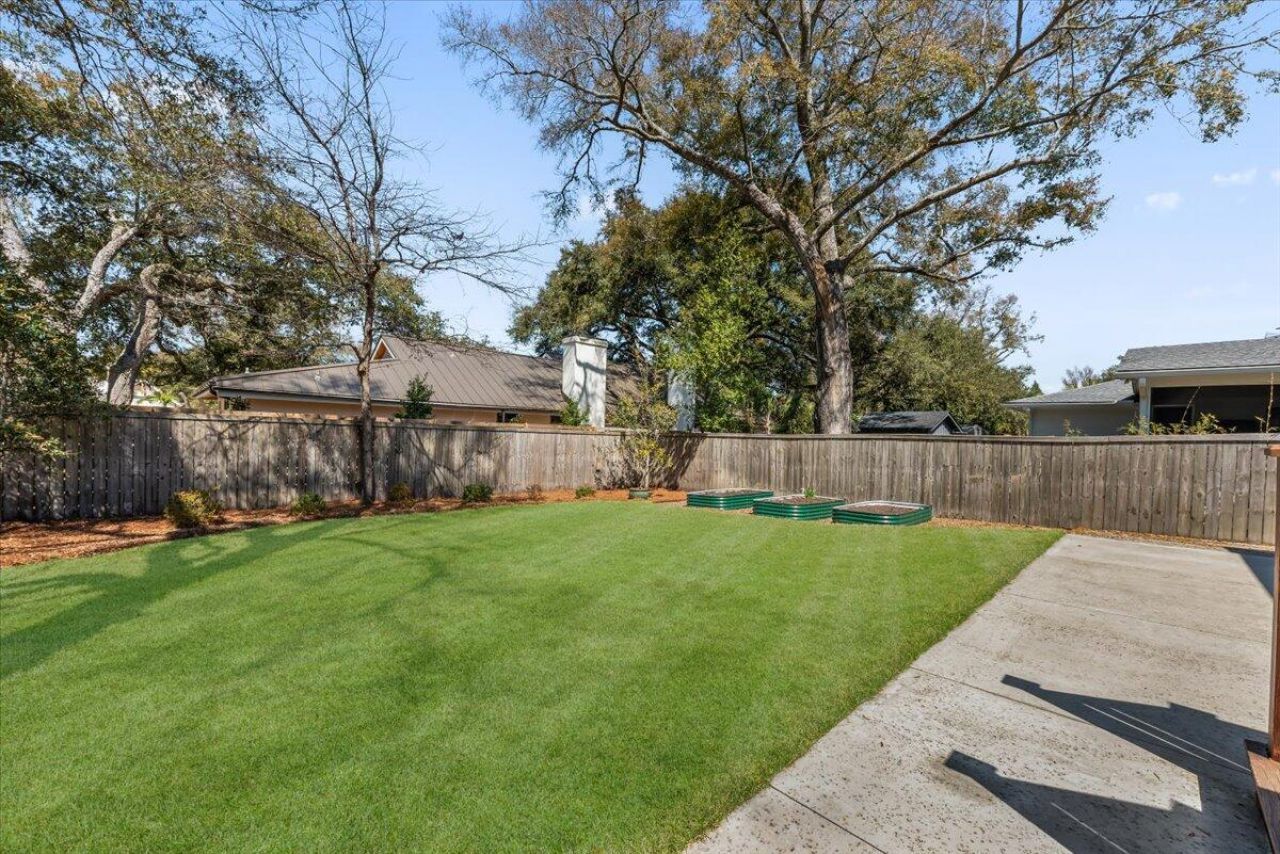 206 Freeman Street Photo 24