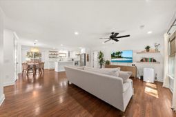 206 Freeman Street photo 4