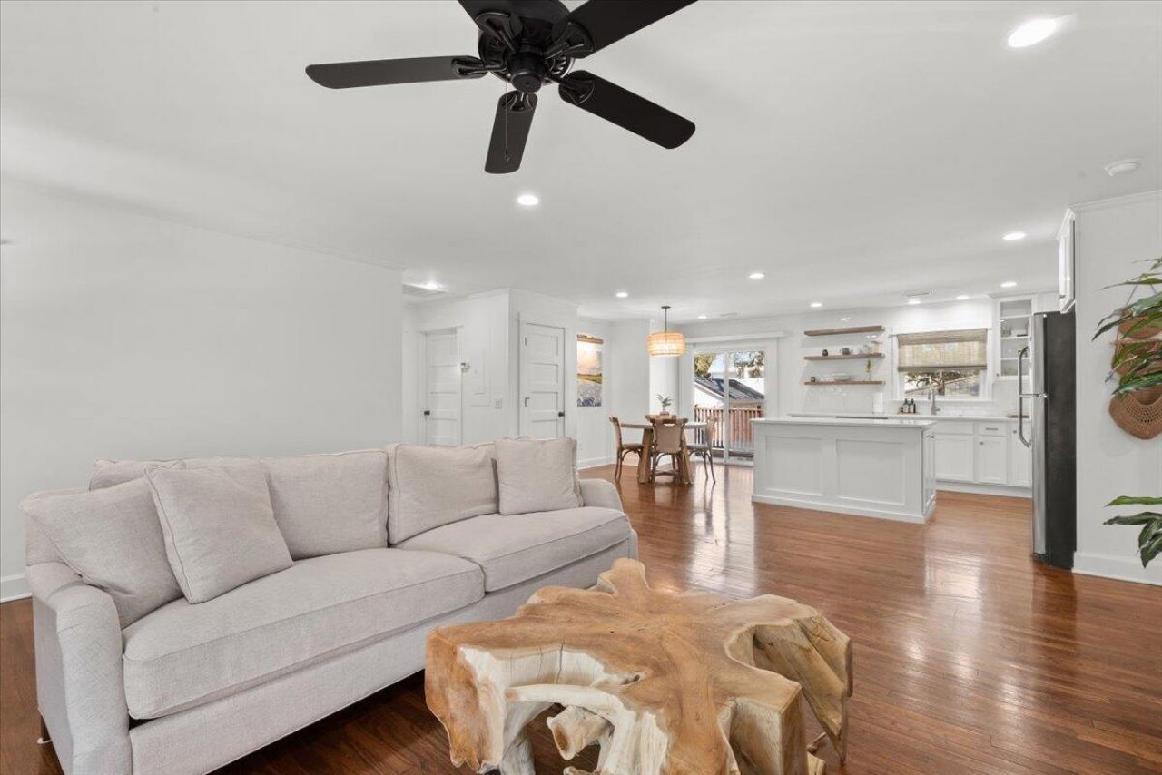 206 Freeman Street Photo 4