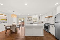 206 Freeman Street photo 4