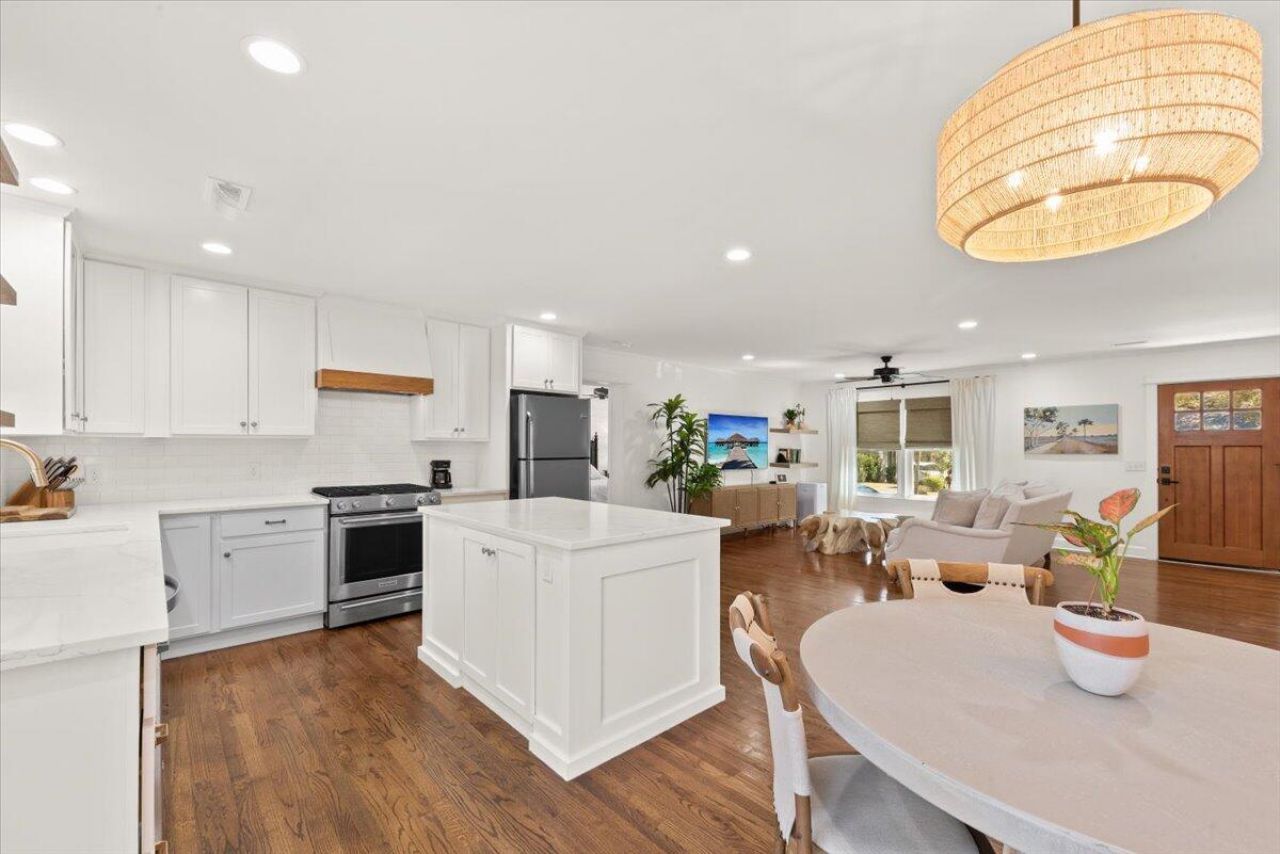 206 Freeman Street Photo 6