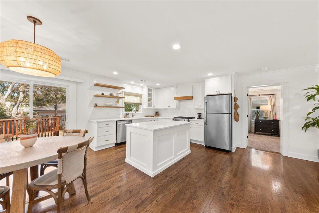 206 Freeman Street Photo 7