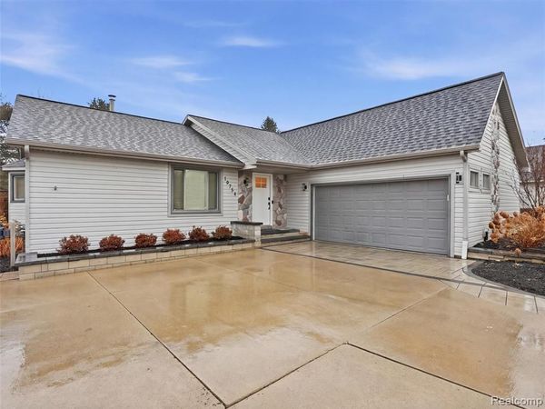 10754 Oxbow Lakeshore Drive, White Lake Twp, MI 48386