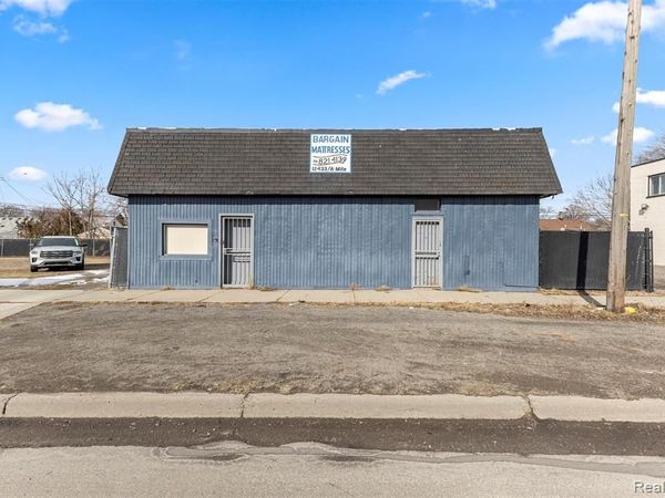 12434 8 Mile Road , Warren, MI 48089