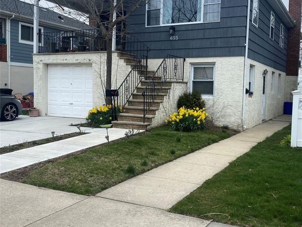 655 E Walnut Street , Unit 1st fl, Long Beach, NY 11561