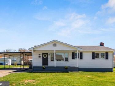 156 N FUNK STREET, STRASBURG, VA 22657