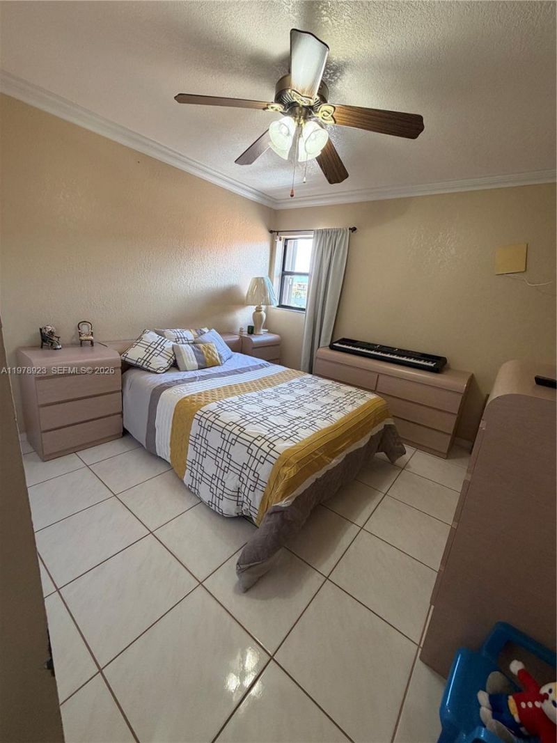 1800 W 54th St , Unit 309, Hialeah, FL 33012 Photo