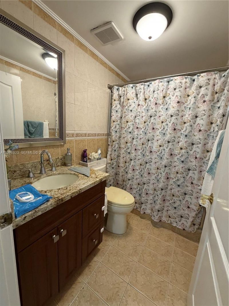 1800 W 54th St , Unit 309, Hialeah, FL 33012 Photo