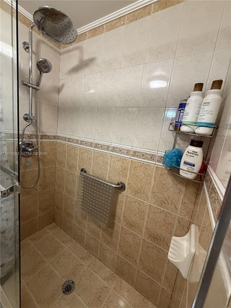 1800 W 54th St , Unit 309, Hialeah, FL 33012 Photo