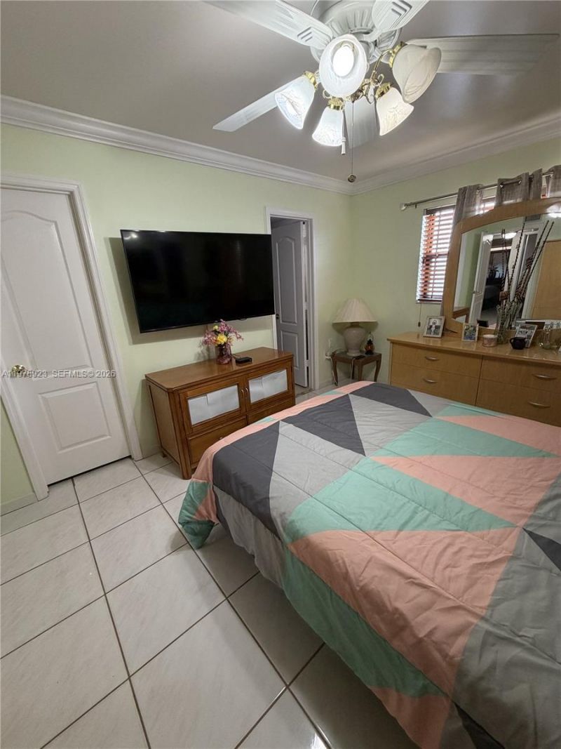 1800 W 54th St , Unit 309, Hialeah, FL 33012 Photo