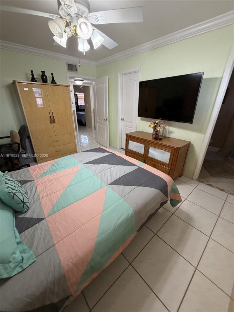 1800 W 54th St , Unit 309, Hialeah, FL 33012 Photo