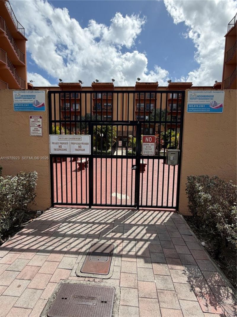 1800 W 54th St , Unit 309, Hialeah, FL 33012 Photo