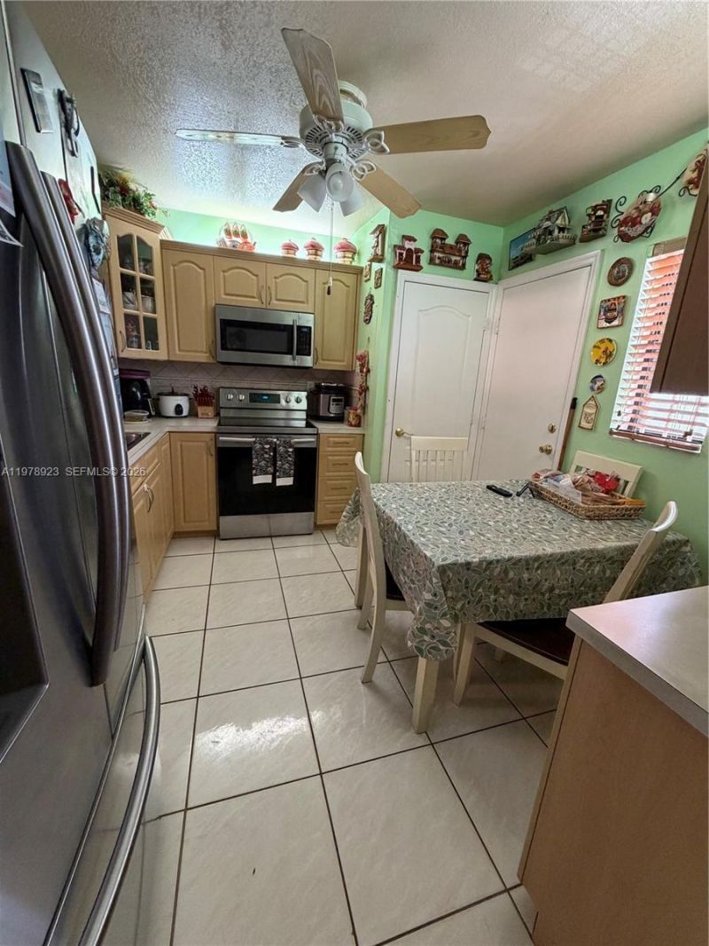 1800 W 54th St , Unit 309, Hialeah, FL 33012 Photo
