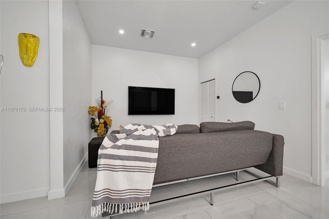 2516 NE 21st St , Unit B, Fort Lauderdale, FL 33305 Photo