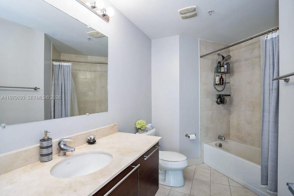 1900 N Bayshore Dr, Unit 2018, Miami, FL 33132 Photo