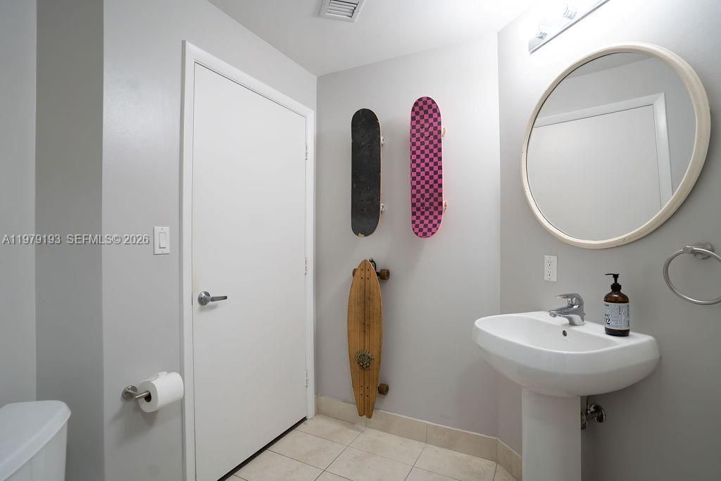 1900 N Bayshore Dr, Unit 2018, Miami, FL 33132 Photo
