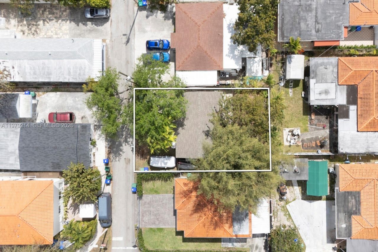 2710 SW 28th Ct, Miami, FL 33133 Photo