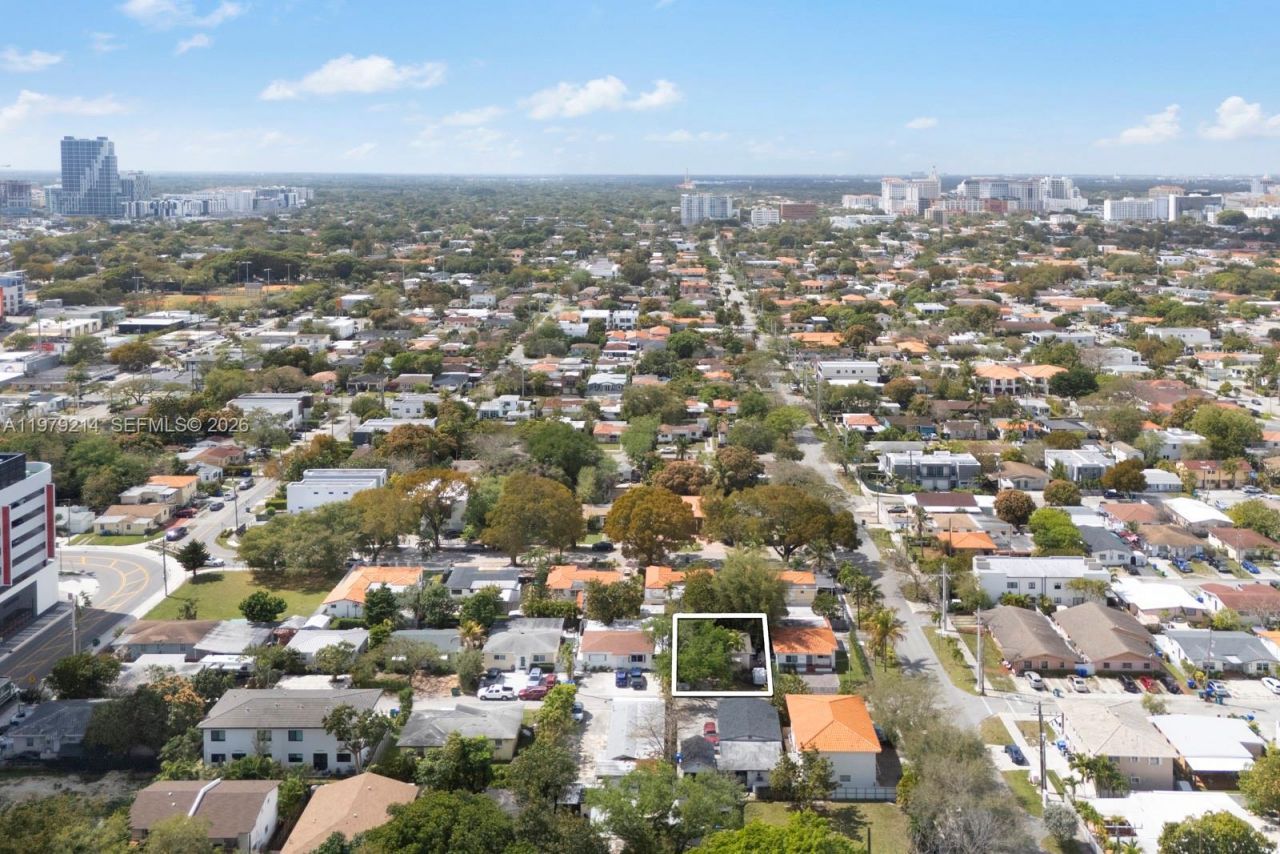 2710 SW 28th Ct, Miami, FL 33133 Photo