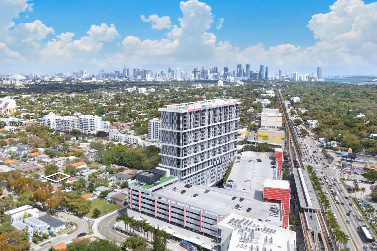 2710 SW 28th Ct, Miami, FL 33133 Photo