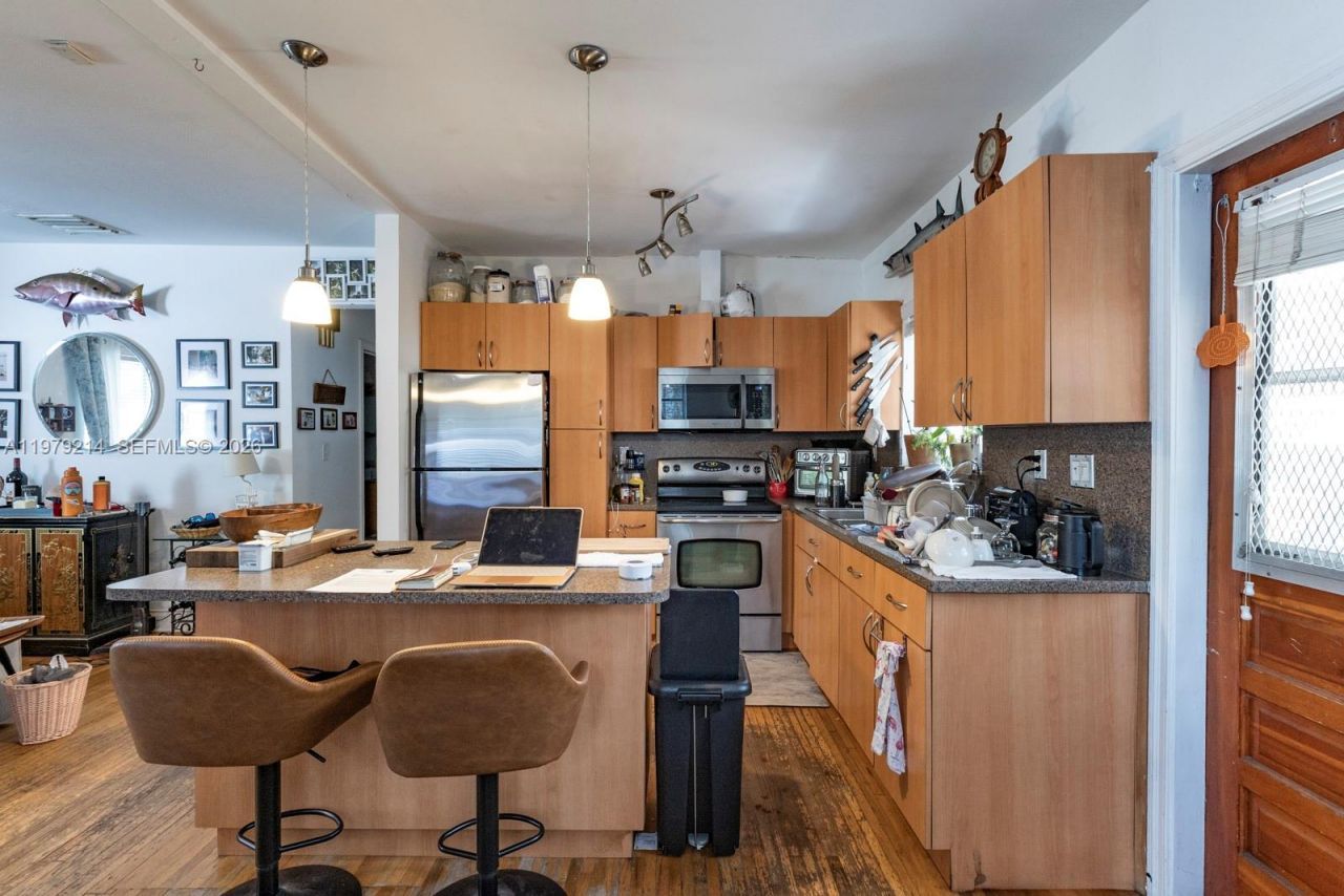 2710 SW 28th Ct, Miami, FL 33133 Photo