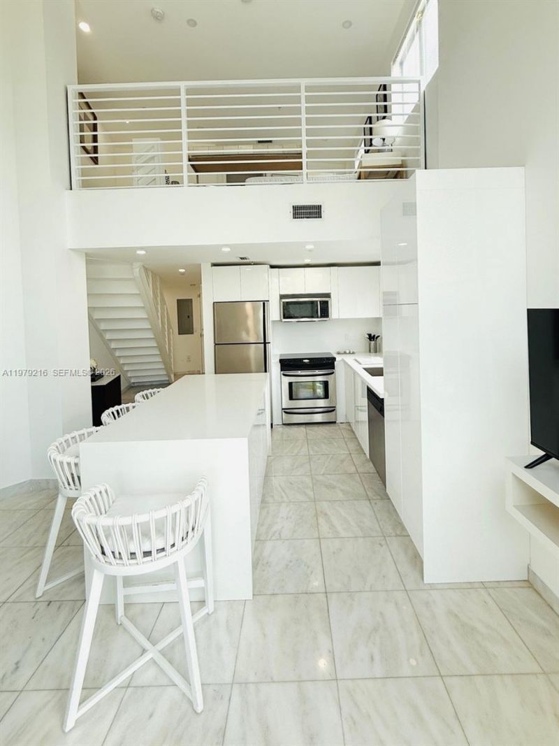 7700 Collins Ave , Unit 5, Miami Beach, FL 33141 Photo