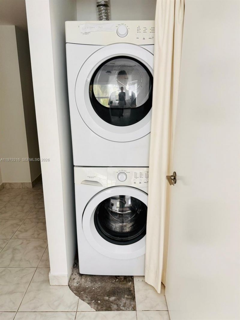 7700 Collins Ave , Unit 5, Miami Beach, FL 33141 Photo