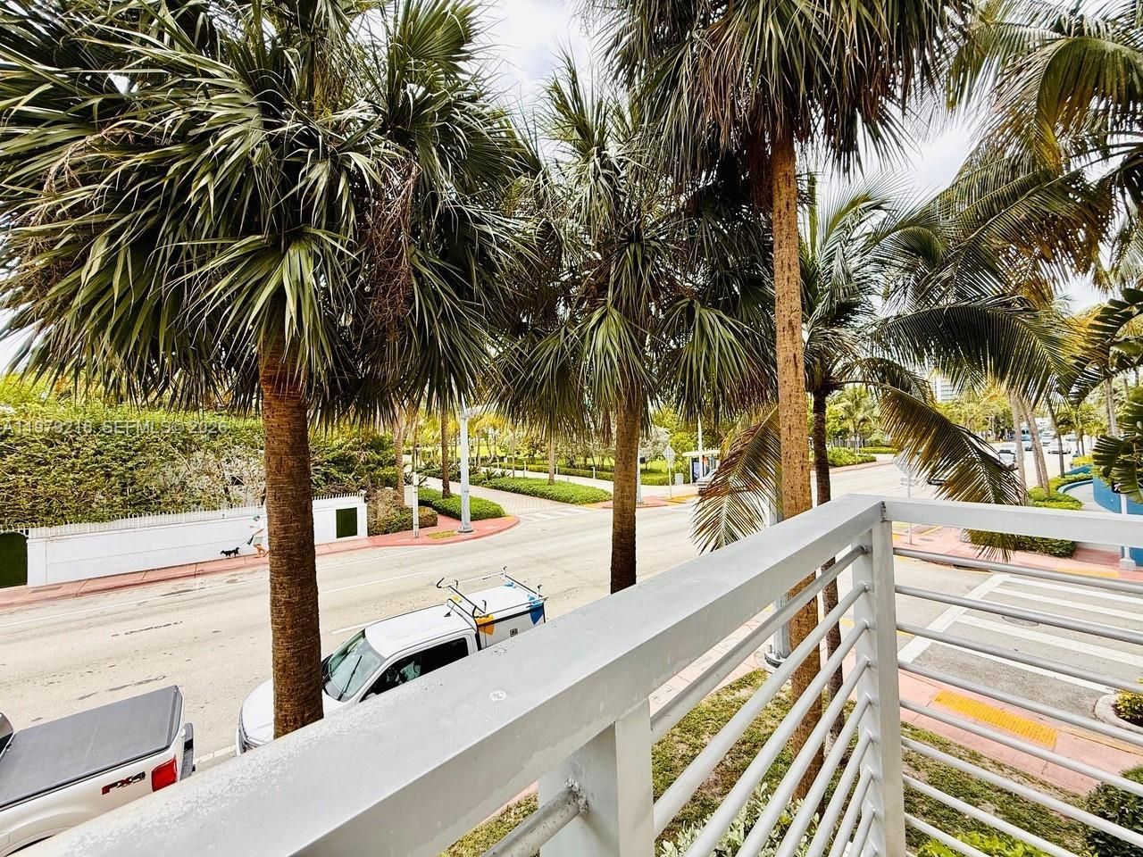 7700 Collins Ave , Unit 5, Miami Beach, FL 33141 Photo