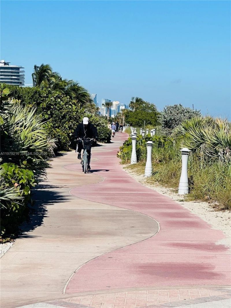 7700 Collins Ave , Unit 5, Miami Beach, FL 33141 Photo