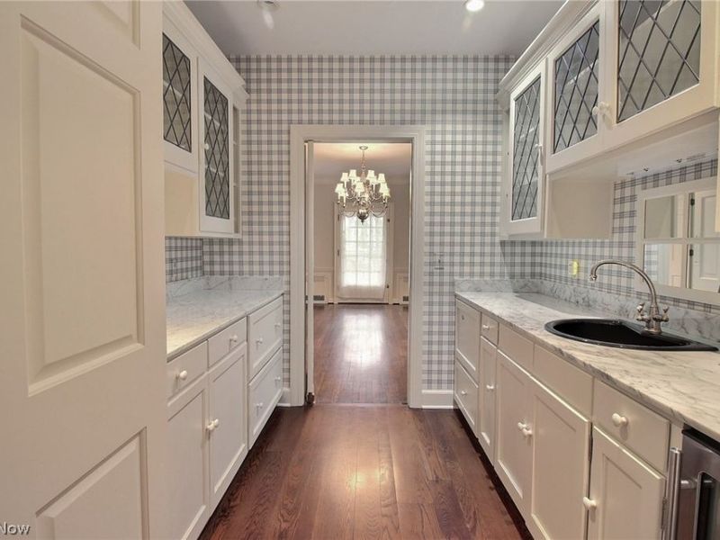 2710 Chesterton Road, Shaker Heights, OH 44122 Photo 10