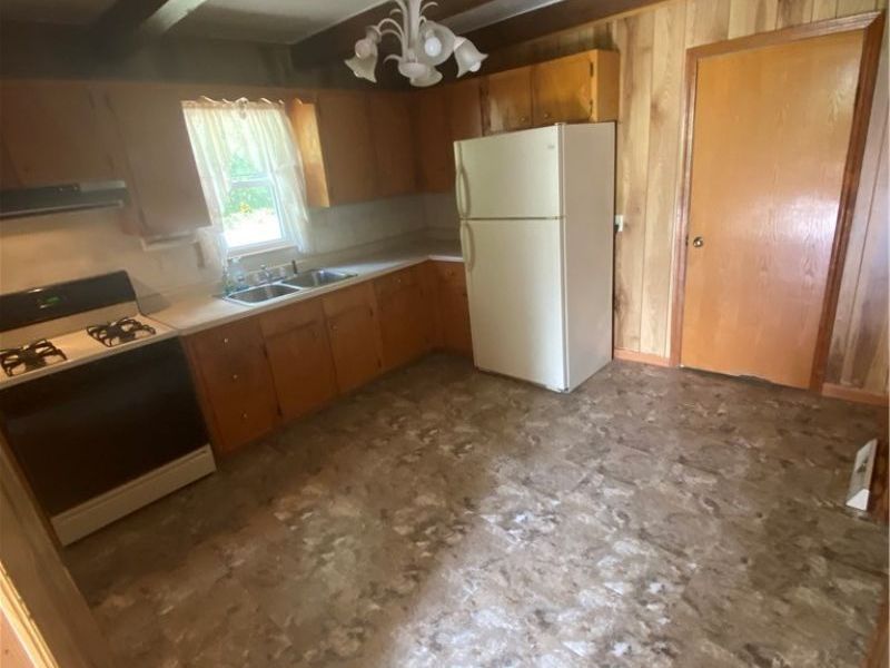 665 Devitt Avenue, Campbell, OH 44405 Photo 10