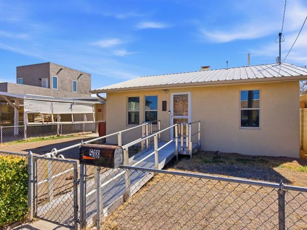 518 Kinley Avenue NW, Albuquerque, NM 87102