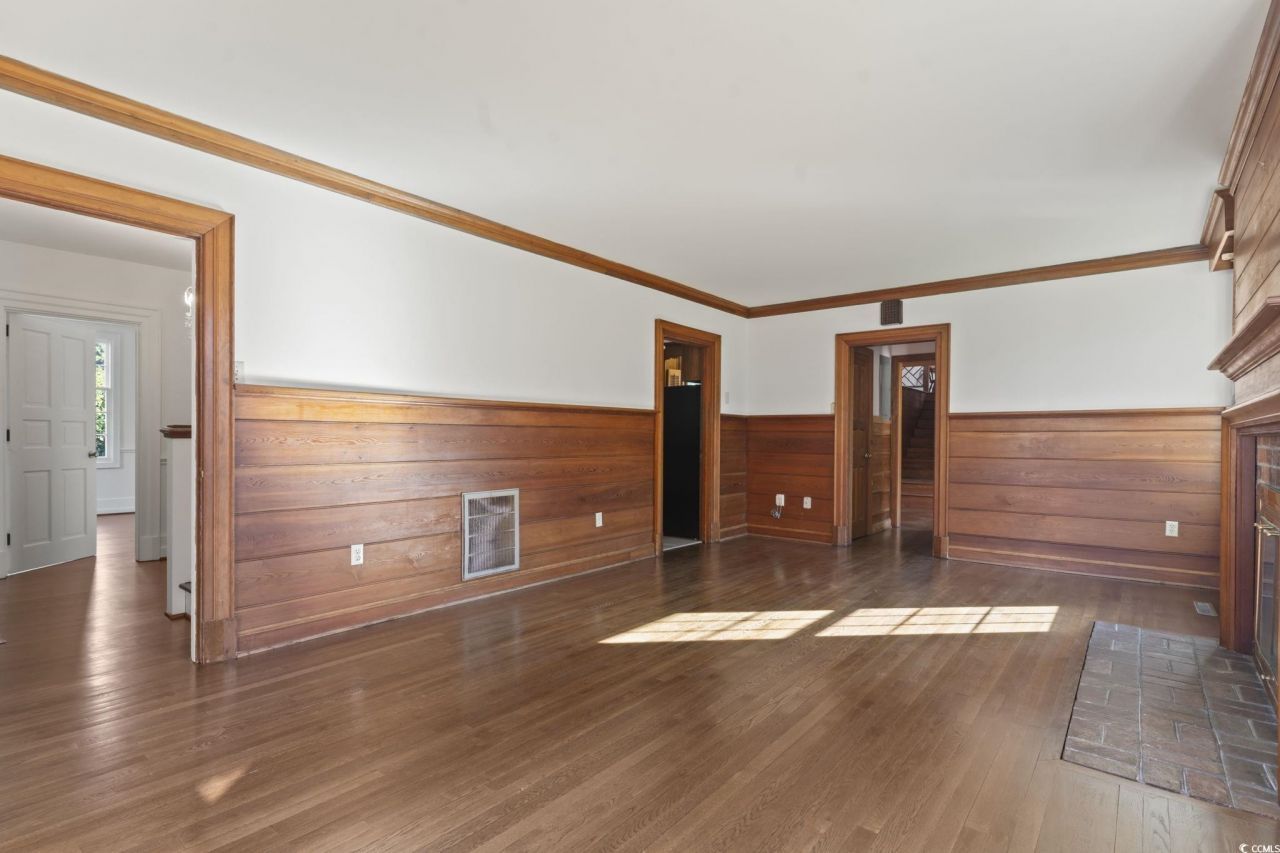 707 Thomas Ave. Photo 10