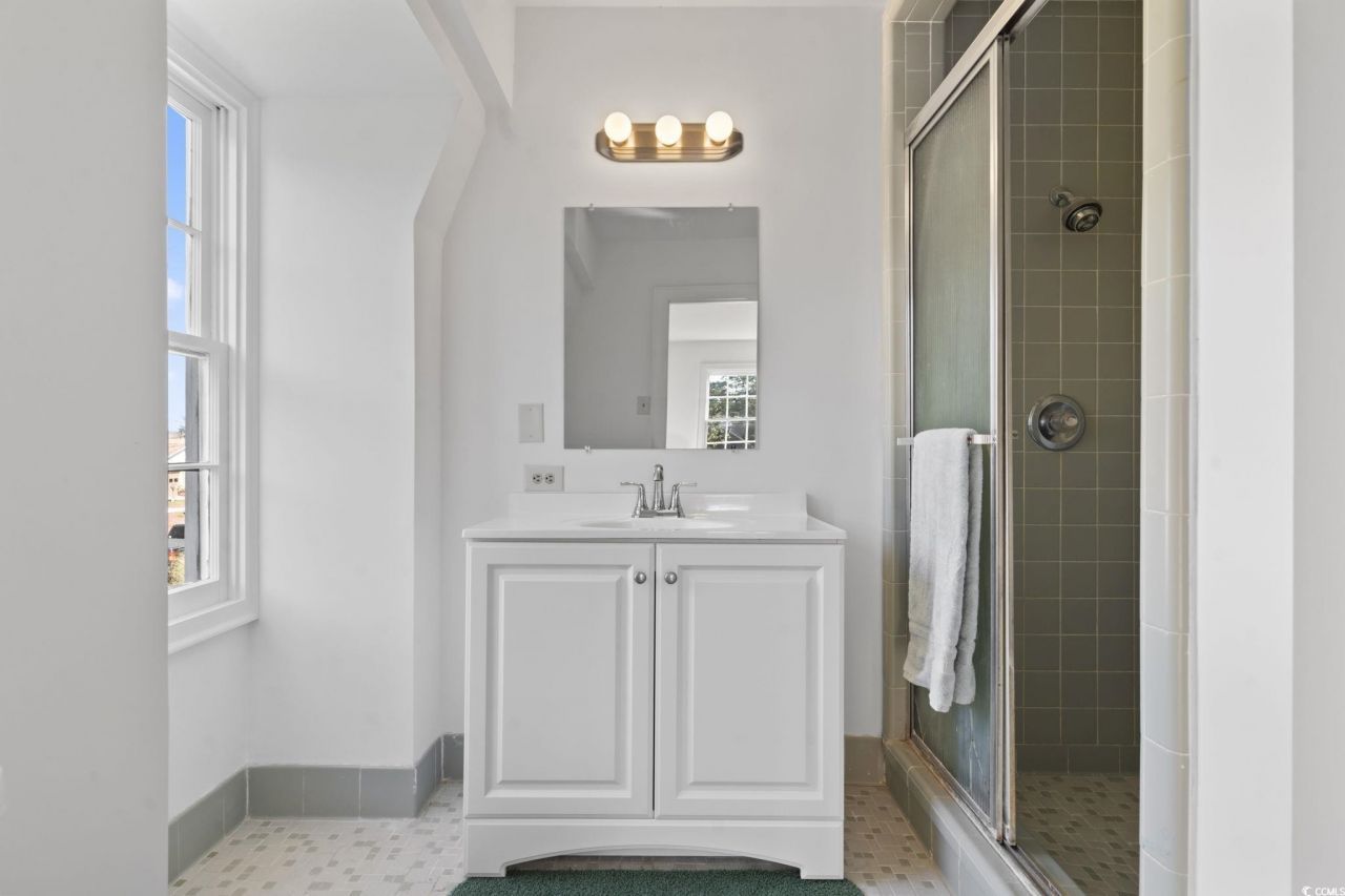 707 Thomas Ave. Photo 16