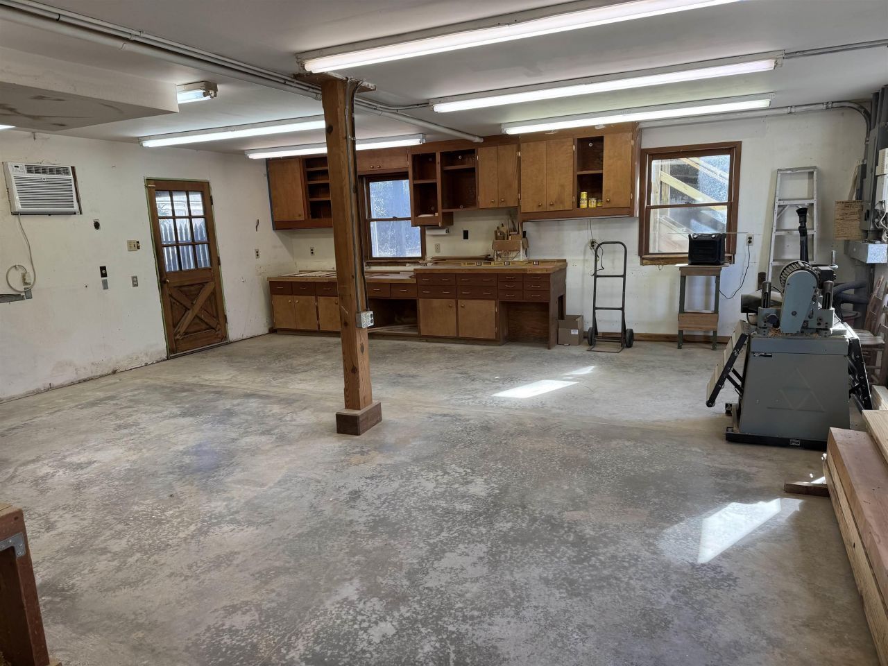 707 Thomas Ave. Photo 33