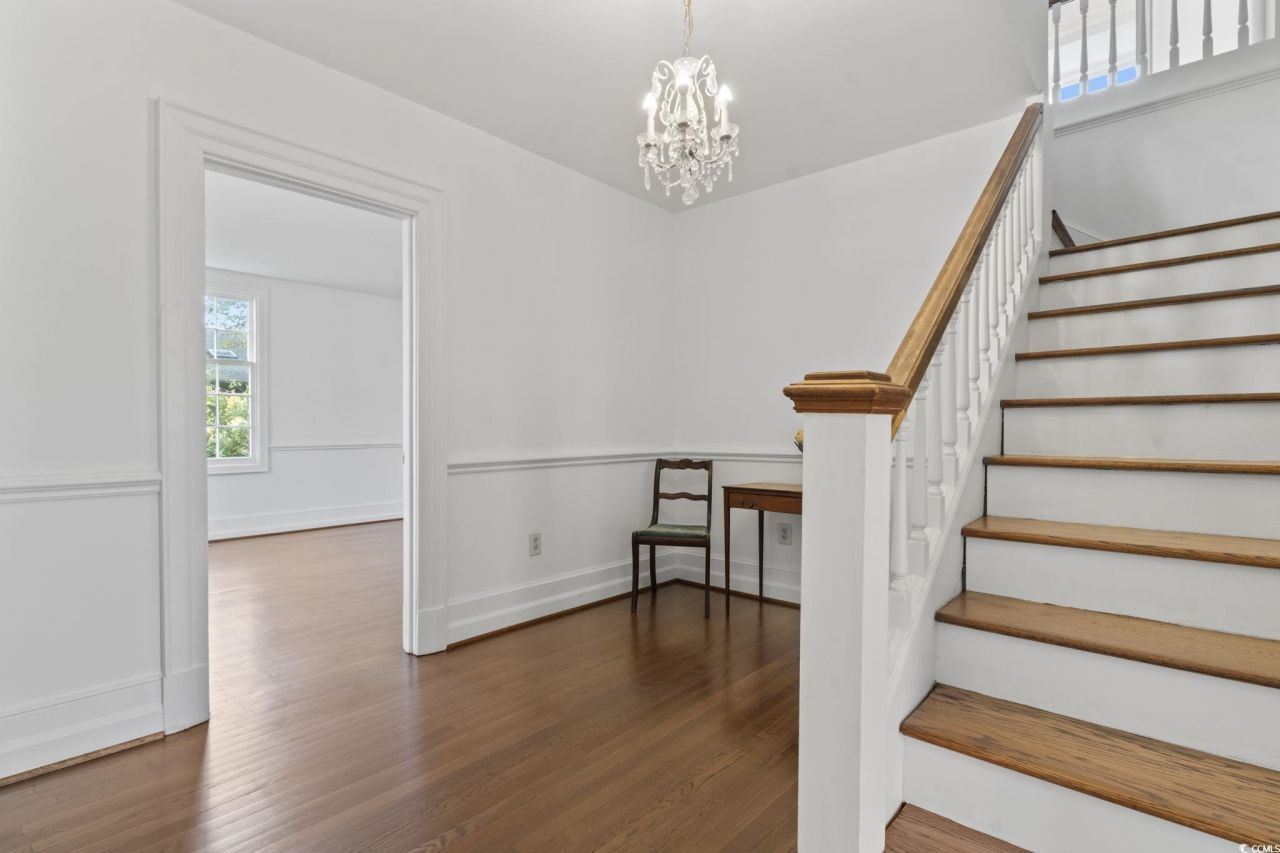 707 Thomas Ave. Photo 5