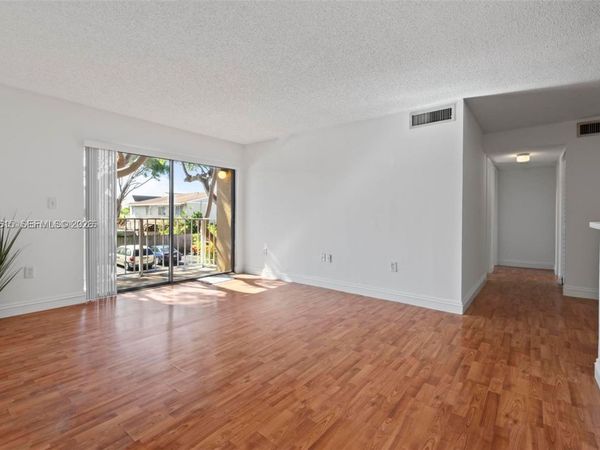 15600 SW 80th St, Unit L-203, Miami, FL 33193