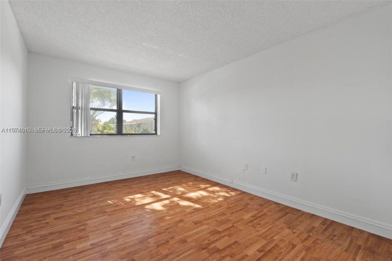 15600 SW 80th St , Unit L-203, Miami, FL 33193 Photo