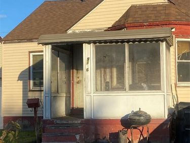 9176 Winthrop Street, Detroit, MI 48228