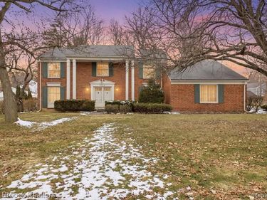 5956 Pinecroft Drive, West Bloomfield Twp, MI 48322