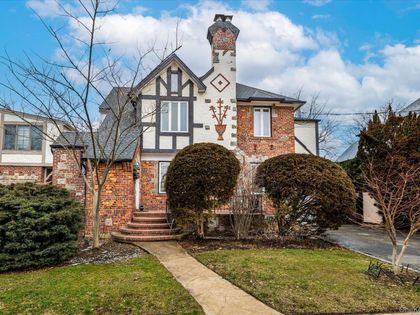 34 Reyam Road Lynbrook, NY 11563