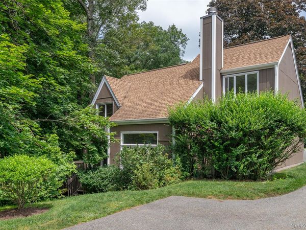 5 Grove Mews, Chappaqua, NY 10514