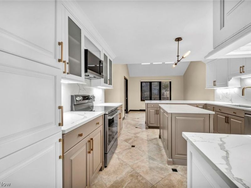 2 Salem Court, Beachwood, OH 44122 Photo 4