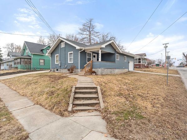 800 S 2nd Avenue W, Newton, IA 50208