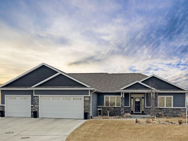 1262 Tucker Hill Dr, Hinton, IA 51024
