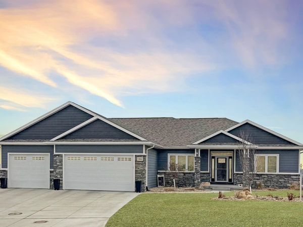 1262 Tucker Hill Dr, Hinton, IA 51024
