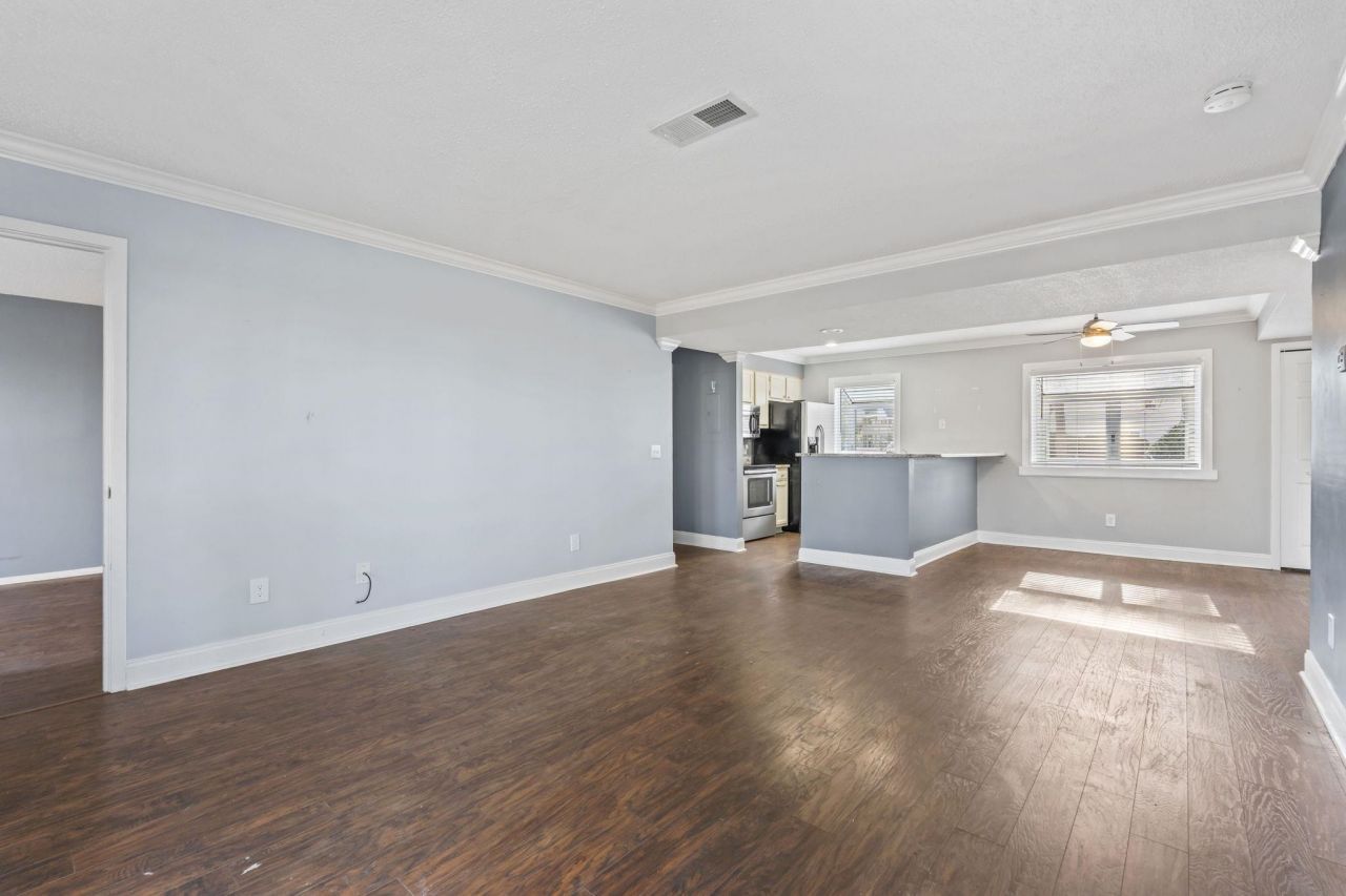 1025 Plantation Dr. W Photo 10