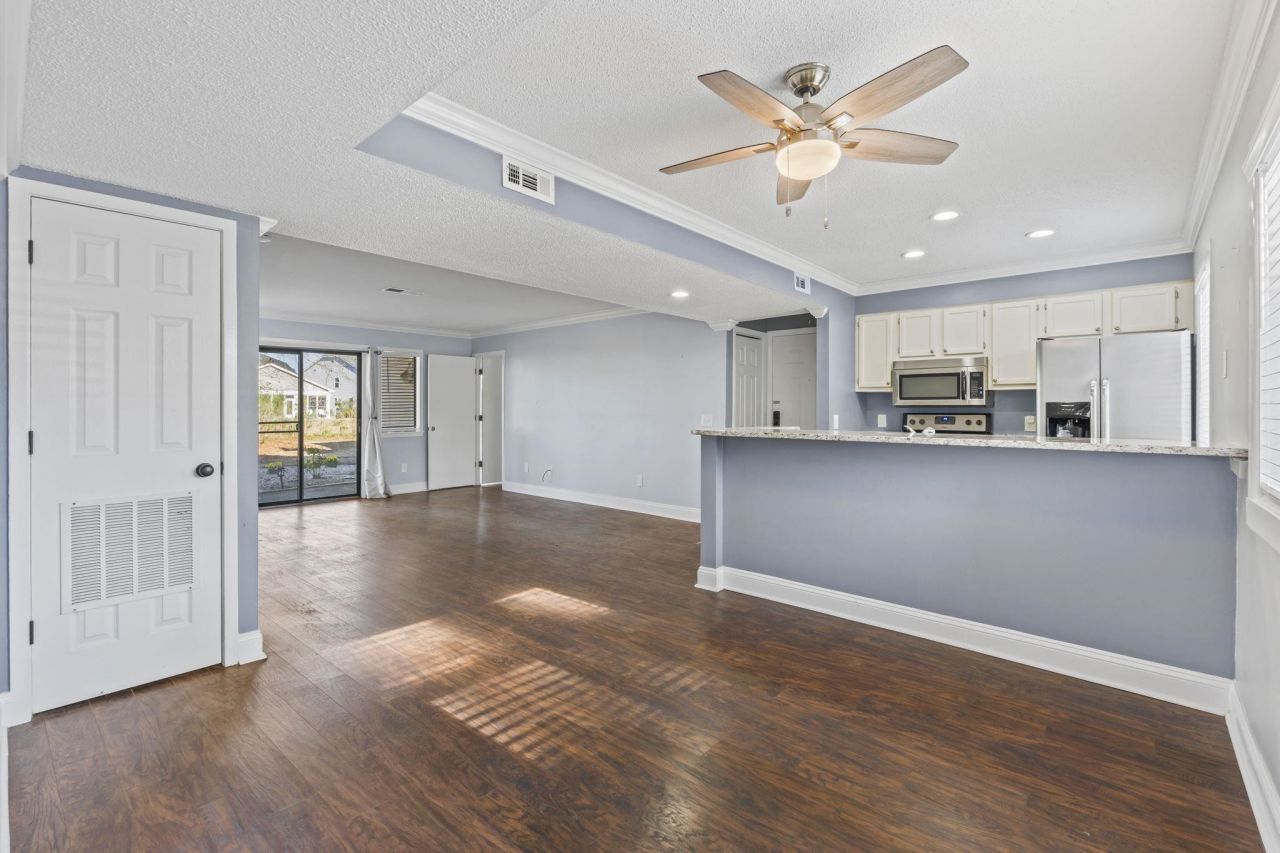 1025 Plantation Dr. W Photo 11