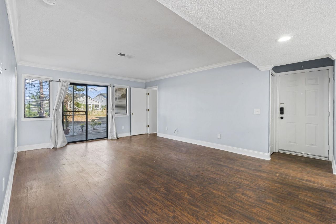 1025 Plantation Dr. W Photo 12